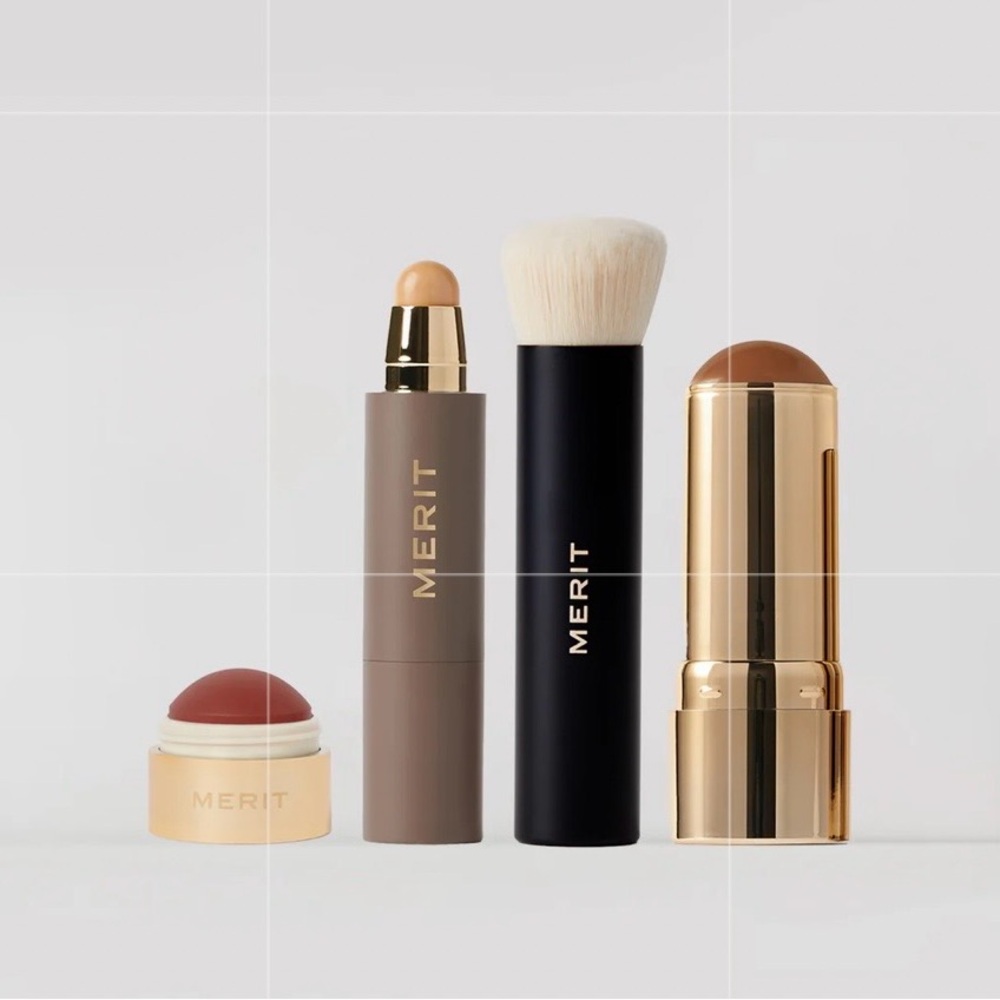 Merit The Intro Set
TOP-RATED ESSENTIALS + great skin serum instant glow serum